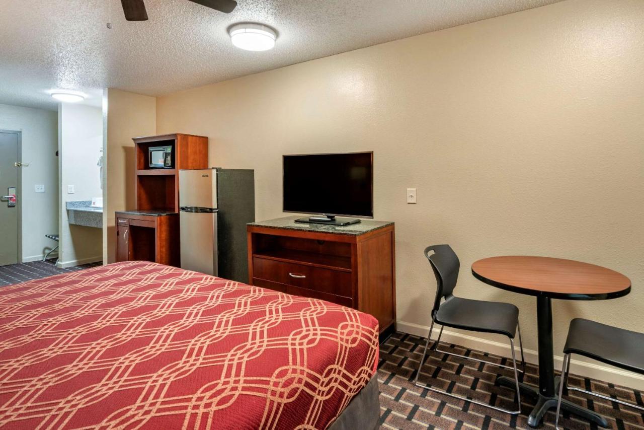 Econo Lodge Inn & Suites Granite City Exterior photo