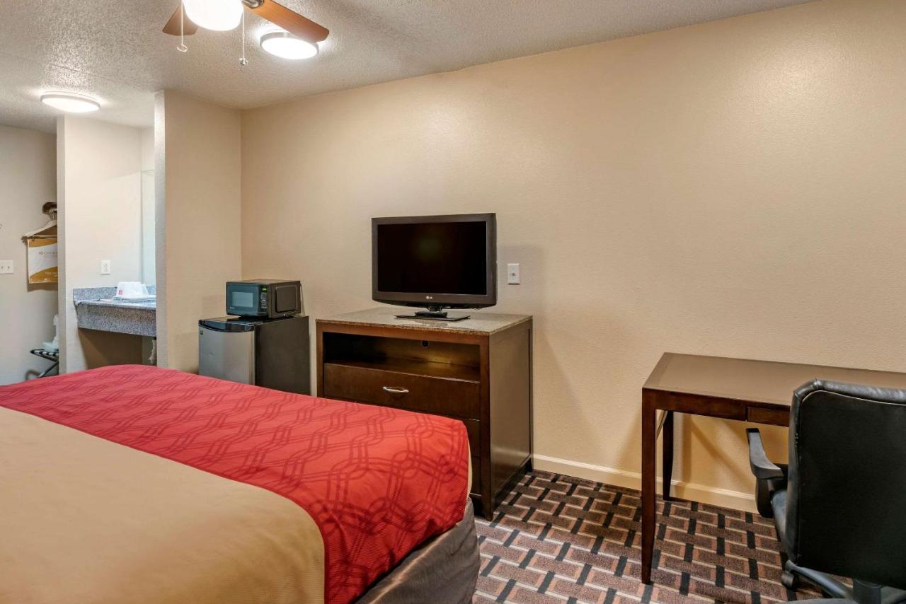 Econo Lodge Inn & Suites Granite City Exterior photo