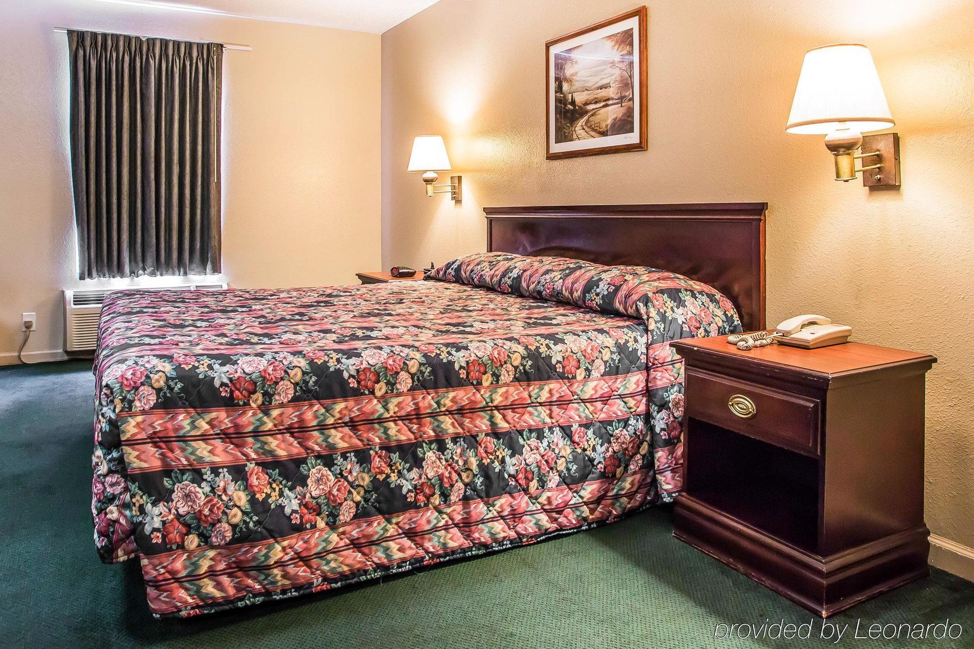 Econo Lodge Inn & Suites Granite City Exterior photo
