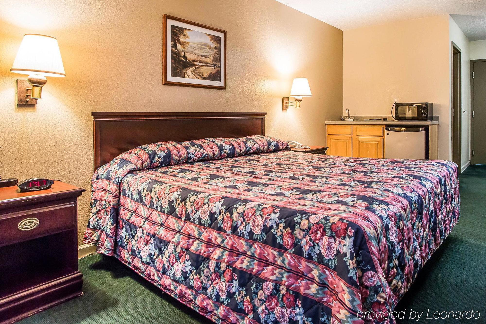 Econo Lodge Inn & Suites Granite City Exterior photo